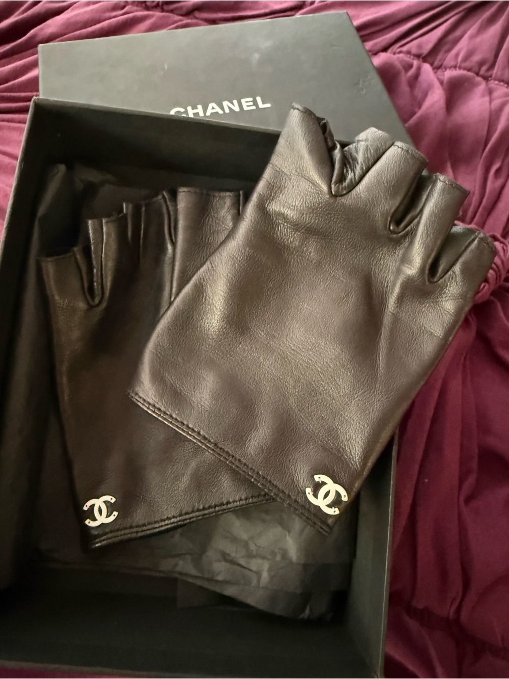 CHANEL Black Fingerless Leather Gloves with Cream Logo Letters - Picture 2 of 7